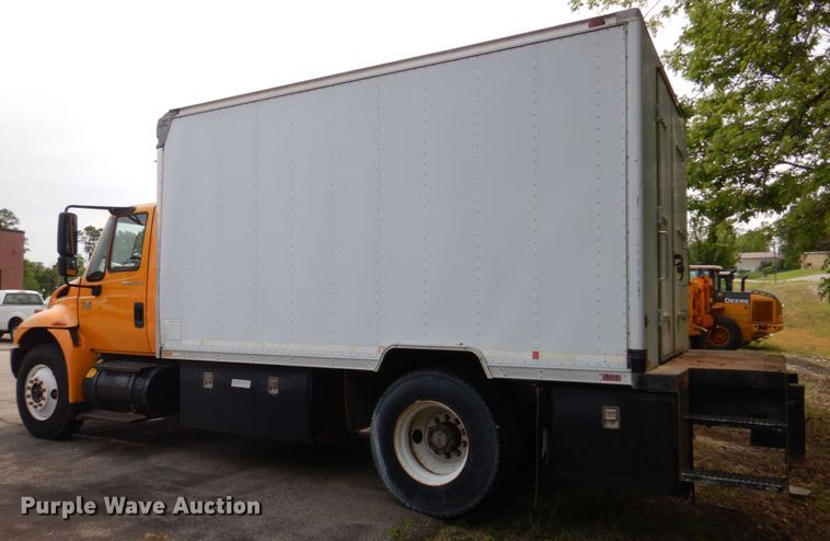 image for item KD9031 2003 International 4400  box truck