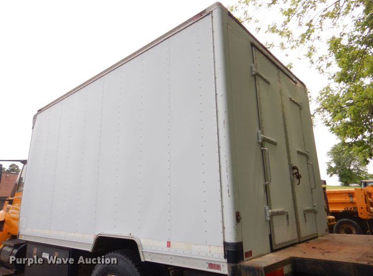 image for item KD9031 2003 International 4400  box truck