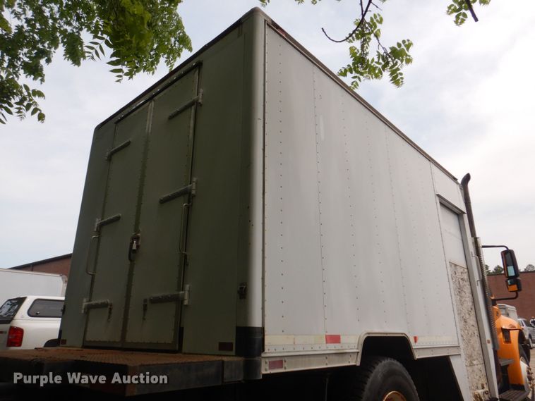 image for item KD9031 2003 International 4400  box truck
