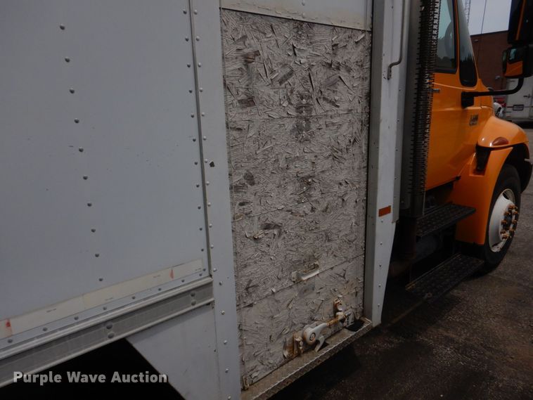 image for item KD9031 2003 International 4400  box truck