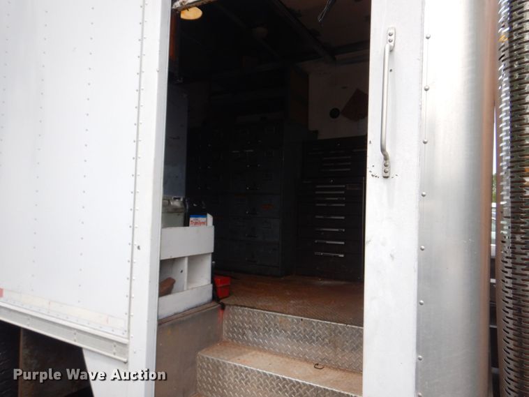 image for item KD9031 2003 International 4400  box truck