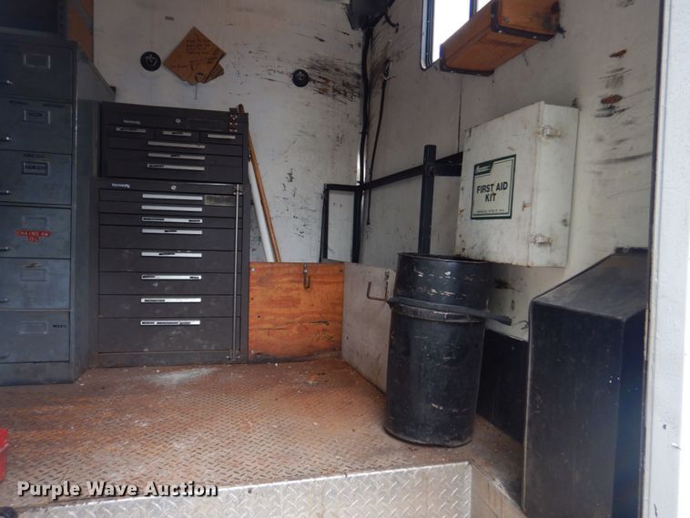 image for item KD9031 2003 International 4400  box truck