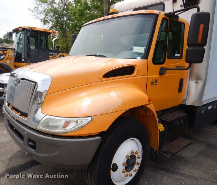 image for item KD9031 2003 International 4400  box truck