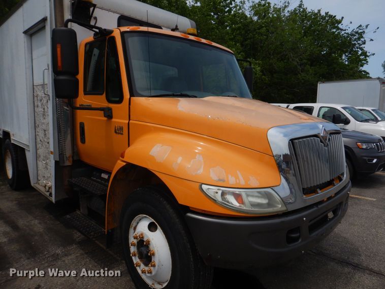 image for item KD9031 2003 International 4400  box truck