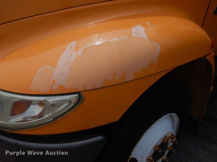 image for item KD9031 2003 International 4400  box truck