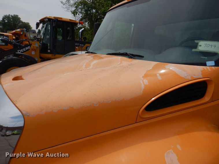 image for item KD9031 2003 International 4400  box truck