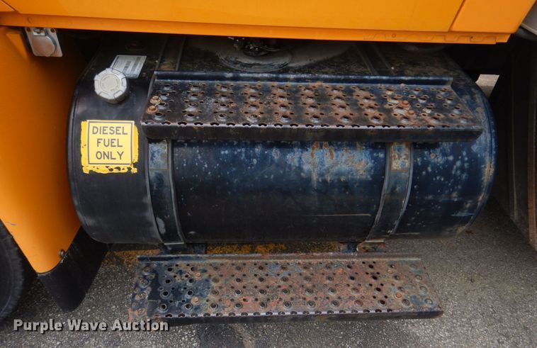 image for item KD9031 2003 International 4400  box truck