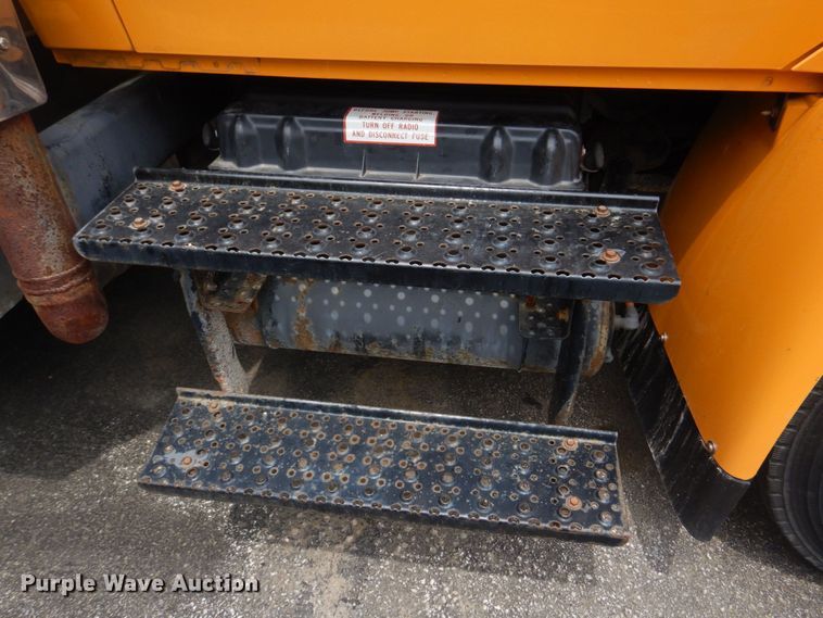 image for item KD9031 2003 International 4400  box truck