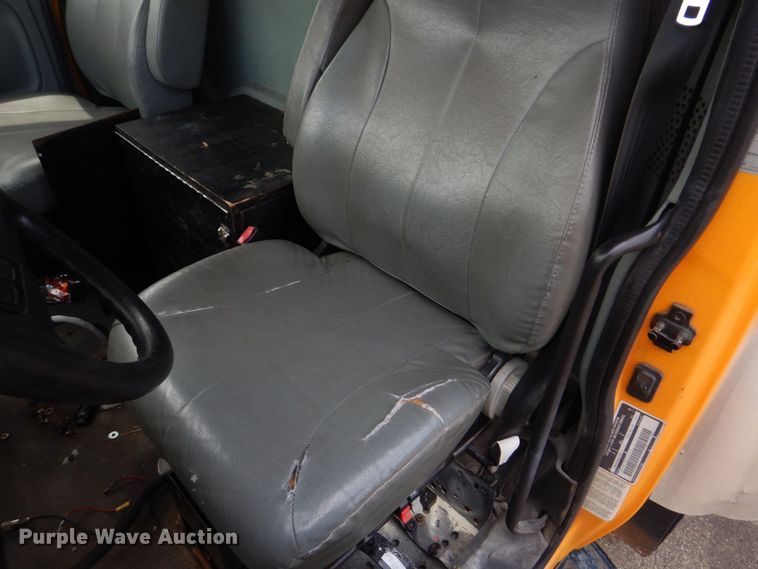 image for item KD9031 2003 International 4400  box truck