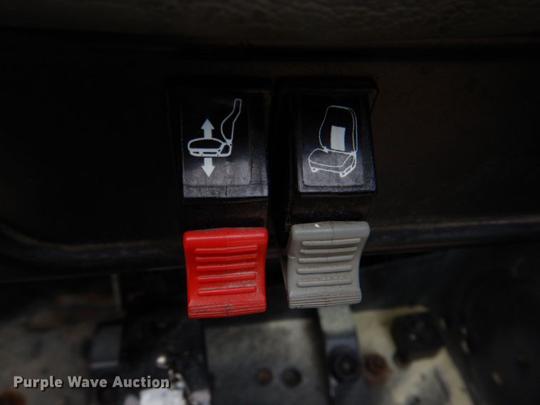 image for item KD9031 2003 International 4400  box truck