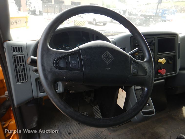 image for item KD9031 2003 International 4400  box truck