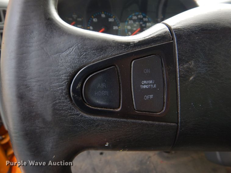 image for item KD9031 2003 International 4400  box truck