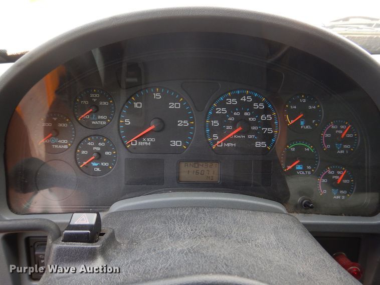 image for item KD9031 2003 International 4400  box truck