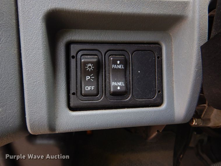 image for item KD9031 2003 International 4400  box truck