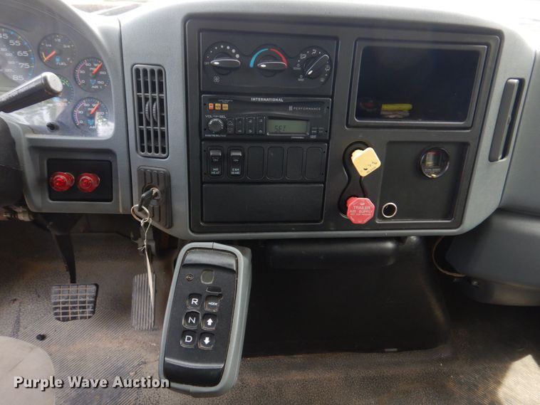 image for item KD9031 2003 International 4400  box truck