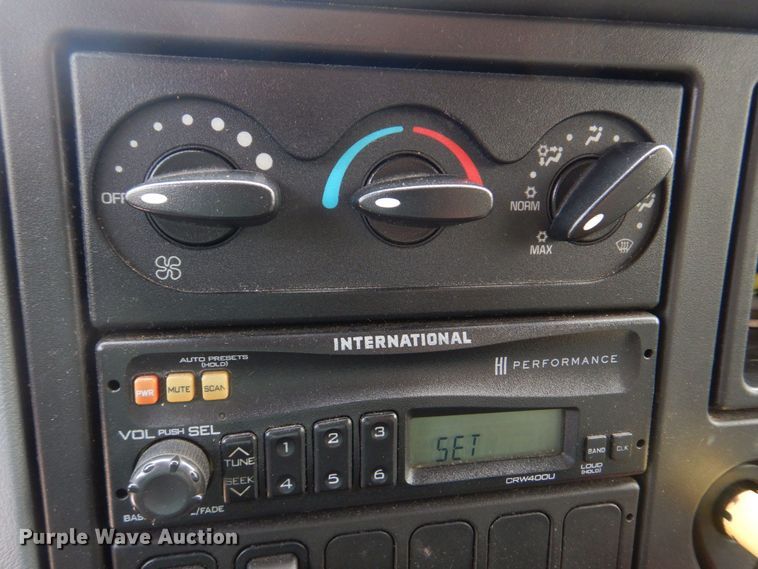 image for item KD9031 2003 International 4400  box truck