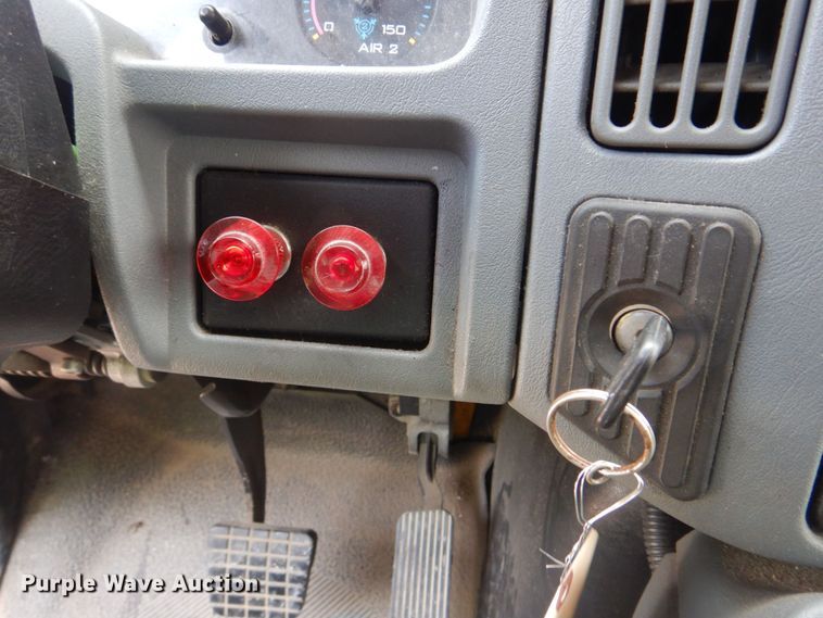 image for item KD9031 2003 International 4400  box truck