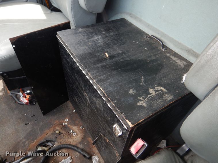 image for item KD9031 2003 International 4400  box truck