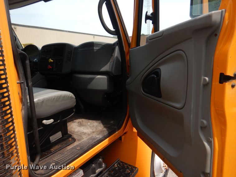 image for item KD9031 2003 International 4400  box truck