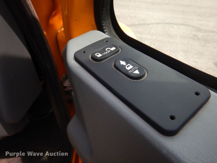 image for item KD9031 2003 International 4400  box truck