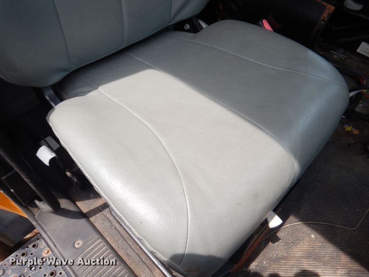 image for item KD9031 2003 International 4400  box truck