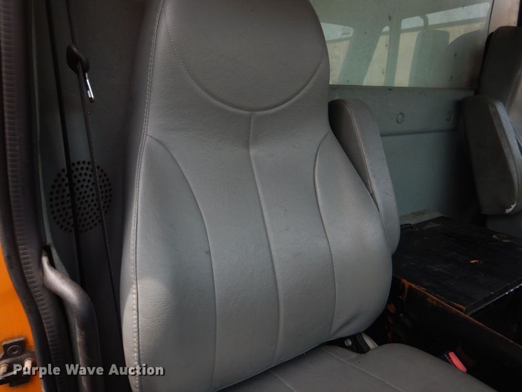 image for item KD9031 2003 International 4400  box truck