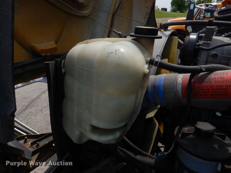 image for item KD9031 2003 International 4400  box truck