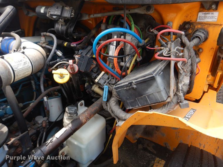 image for item KD9031 2003 International 4400  box truck