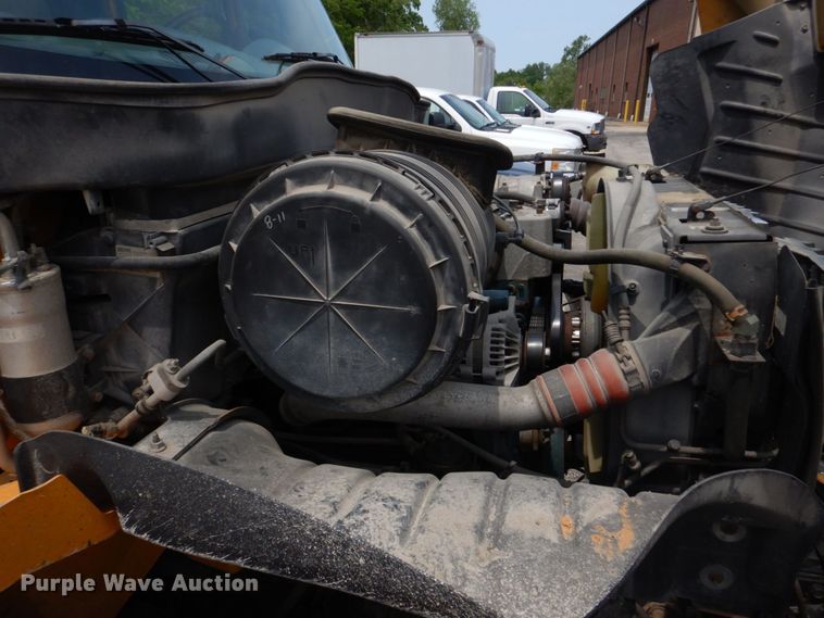 image for item KD9031 2003 International 4400  box truck