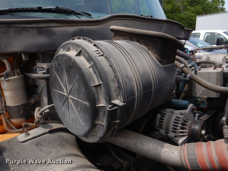 image for item KD9031 2003 International 4400  box truck