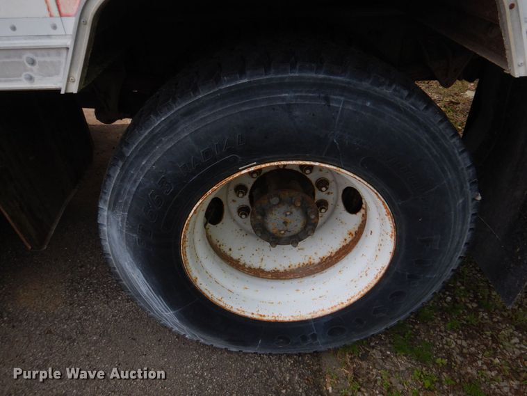 image for item KD9031 2003 International 4400  box truck