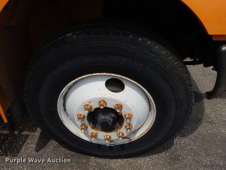 image for item KD9031 2003 International 4400  box truck