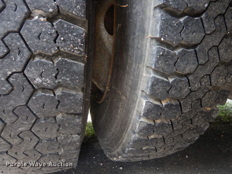 image for item KD9031 2003 International 4400  box truck