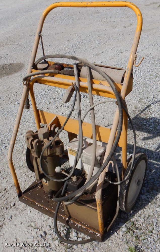 image for item KD9931 Caterpillar  track repair machine