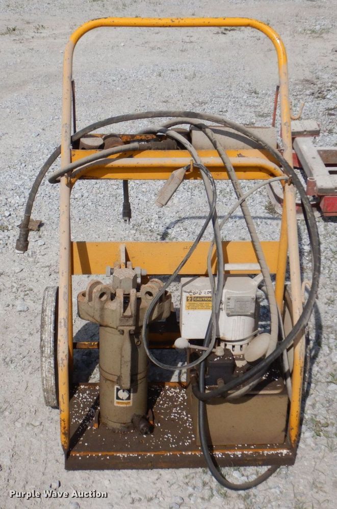 image for item KD9931 Caterpillar  track repair machine