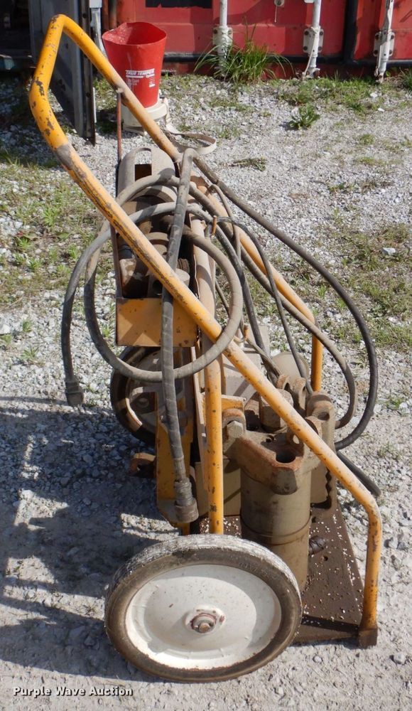 image for item KD9931 Caterpillar  track repair machine