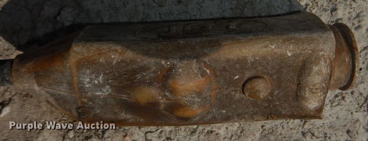 image for item KD9931 Caterpillar  track repair machine