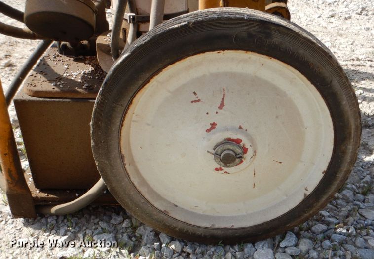 image for item KD9931 Caterpillar  track repair machine