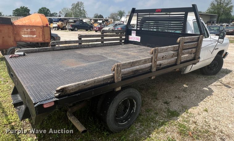 image for item KN9536 1992 Dodge D350  flatbed pickup truck