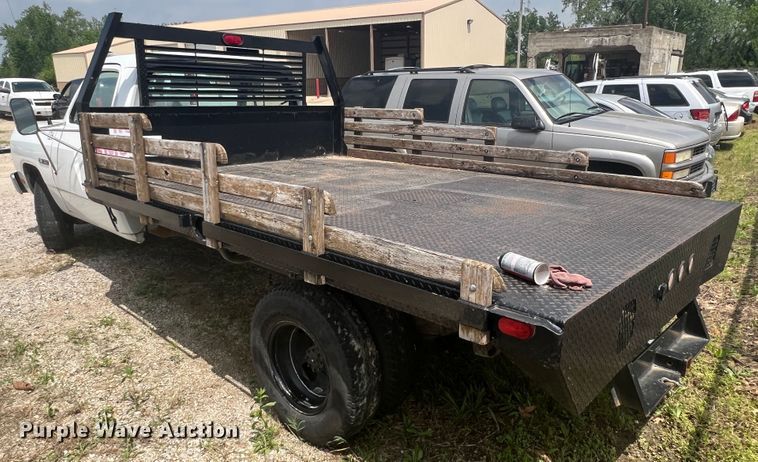 image for item KN9536 1992 Dodge D350  flatbed pickup truck