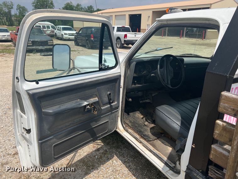 image for item KN9536 1992 Dodge D350  flatbed pickup truck