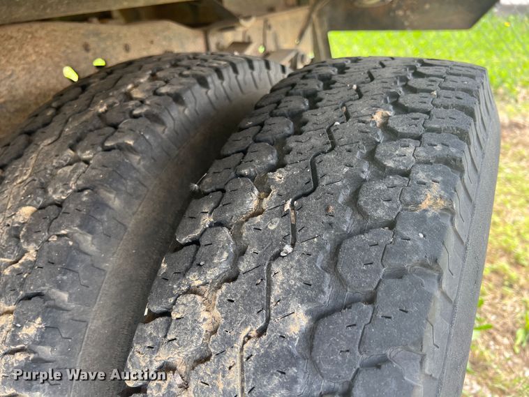 image for item KN9536 1992 Dodge D350  flatbed pickup truck