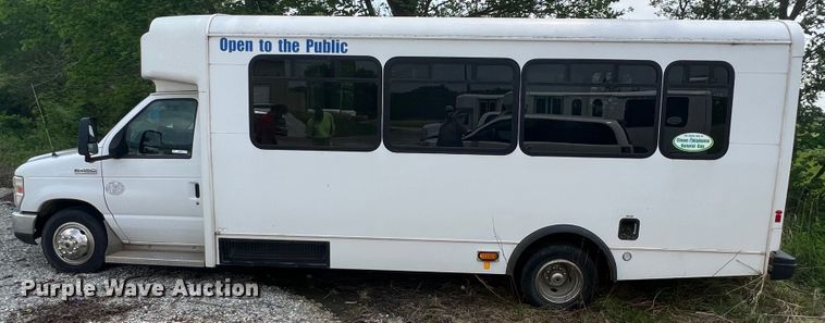 image for item KN9538 2013 Ford E450  shuttle bus