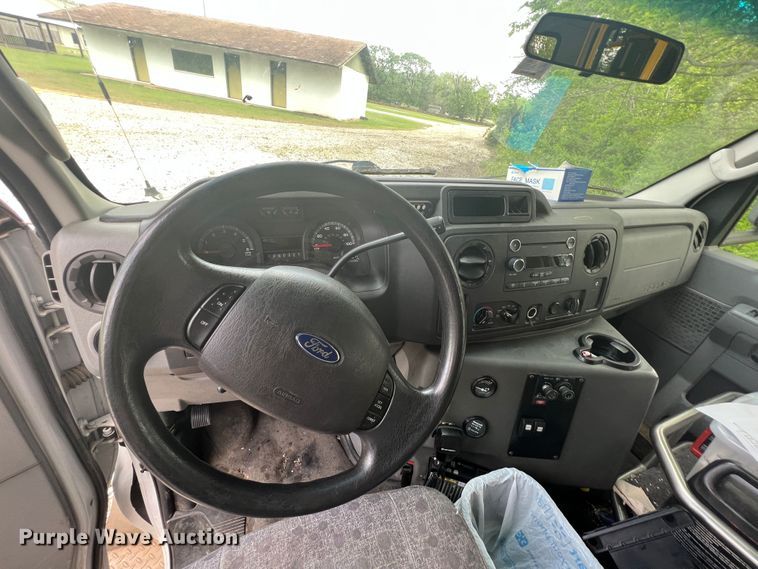 image for item KN9538 2013 Ford E450  shuttle bus