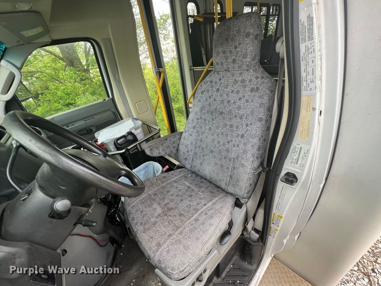 image for item KN9538 2013 Ford E450  shuttle bus