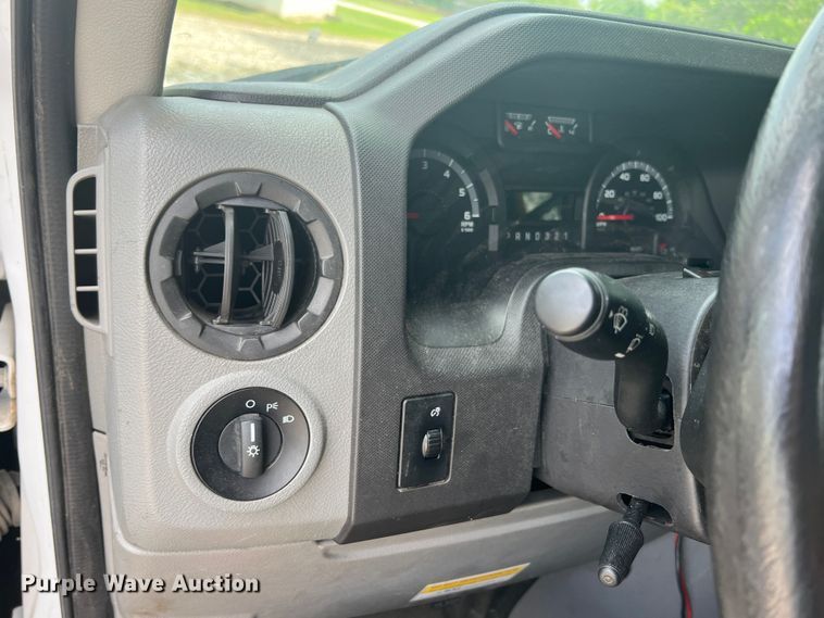 image for item KN9538 2013 Ford E450  shuttle bus