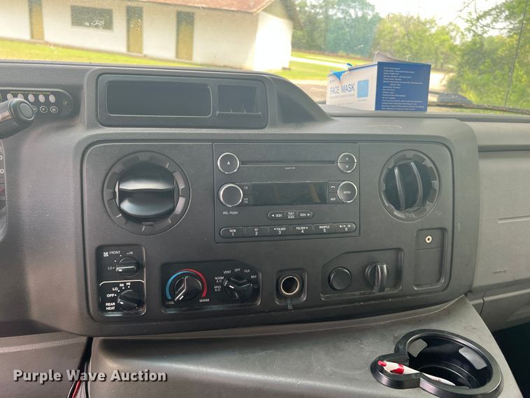 image for item KN9538 2013 Ford E450  shuttle bus