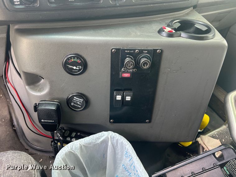 image for item KN9538 2013 Ford E450  shuttle bus