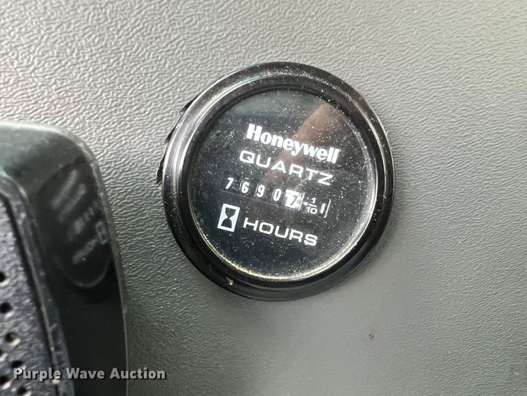 image for item KN9538 2013 Ford E450  shuttle bus