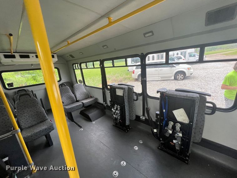 image for item KN9538 2013 Ford E450  shuttle bus